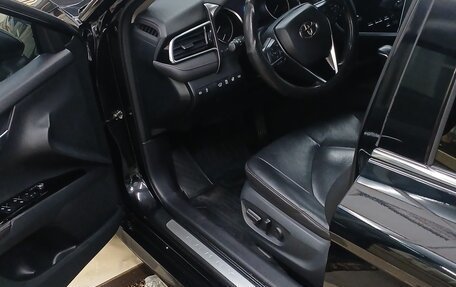 Toyota Camry, 2019 год, 2 820 000 рублей, 17 фотография