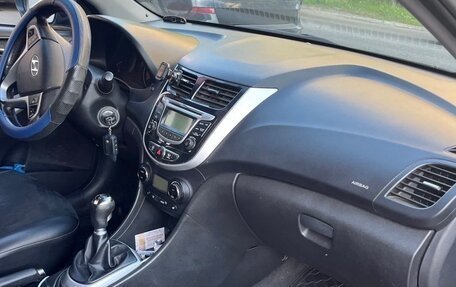 Hyundai Solaris II рестайлинг, 2011 год, 580 000 рублей, 7 фотография