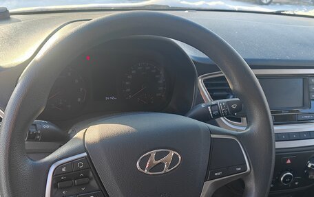 Hyundai Solaris II рестайлинг, 2021 год, 1 700 000 рублей, 10 фотография