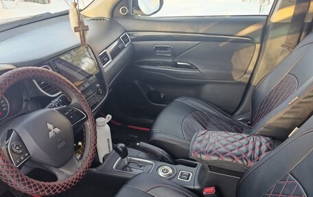 Mitsubishi Outlander III рестайлинг 3, 2013 год, 1 700 000 рублей, 5 фотография