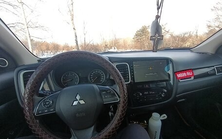 Mitsubishi Outlander III рестайлинг 3, 2013 год, 1 700 000 рублей, 9 фотография