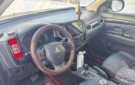 Mitsubishi Outlander III рестайлинг 3, 2013 год, 1 700 000 рублей, 6 фотография