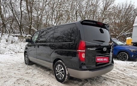 Hyundai Grand Starex Grand Starex I рестайлинг 2, 2020 год, 4 420 000 рублей, 3 фотография