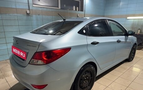 Hyundai Solaris II рестайлинг, 2011 год, 550 000 рублей, 4 фотография