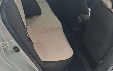 Toyota Avensis III рестайлинг, 2005 год, 500 000 рублей, 11 фотография