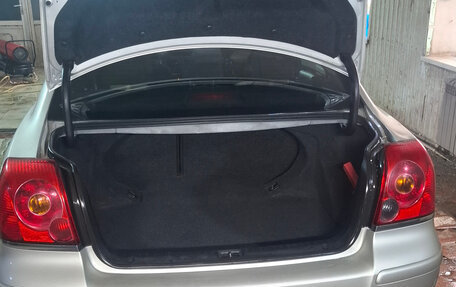 Toyota Avensis III рестайлинг, 2005 год, 500 000 рублей, 6 фотография