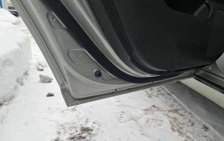 Toyota Avensis III рестайлинг, 2005 год, 500 000 рублей, 18 фотография