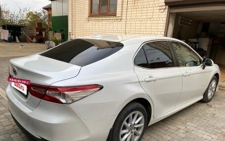 Toyota Camry, 2021 год, 3 050 000 рублей, 2 фотография