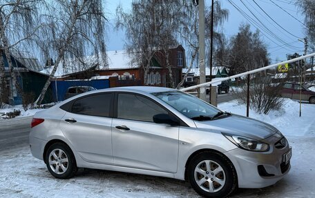 Hyundai Solaris II рестайлинг, 2012 год, 700 000 рублей, 3 фотография