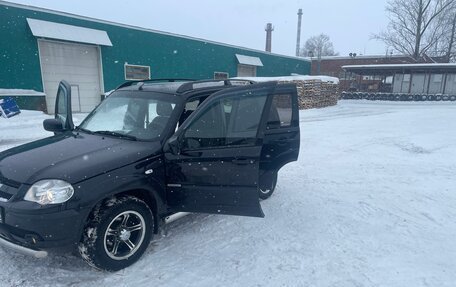 Chevrolet Niva I рестайлинг, 2015 год, 630 000 рублей, 3 фотография