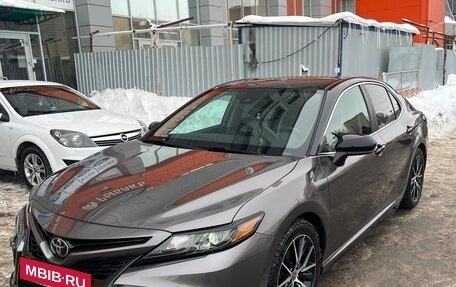 Toyota Camry, 2021 год, 2 650 000 рублей, 2 фотография