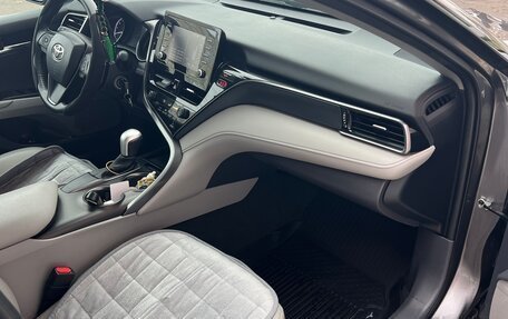 Toyota Camry, 2021 год, 2 650 000 рублей, 9 фотография