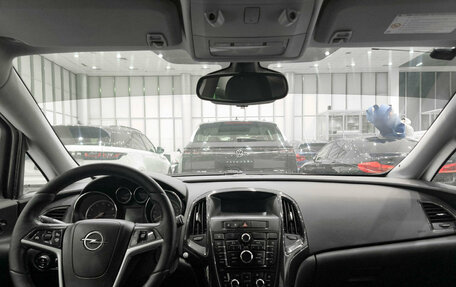 Opel Astra J, 2013 год, 620 000 рублей, 17 фотография