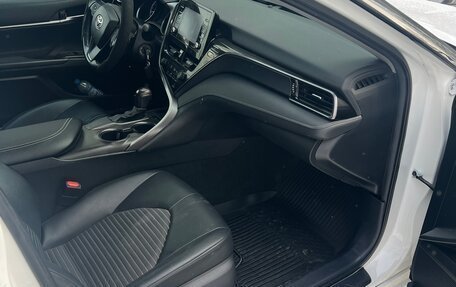 Toyota Camry, 2021 год, 2 650 000 рублей, 10 фотография