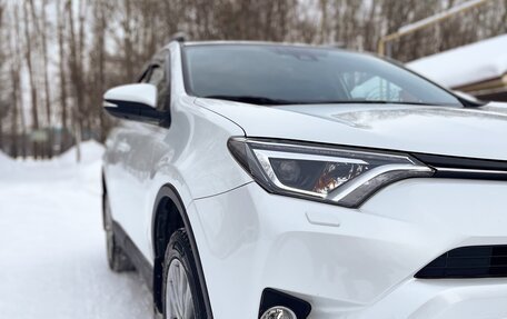 Toyota RAV4, 2019 год, 3 450 000 рублей, 2 фотография