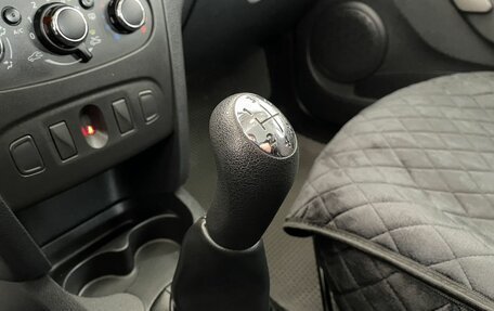 Renault Logan II, 2019 год, 1 050 000 рублей, 17 фотография