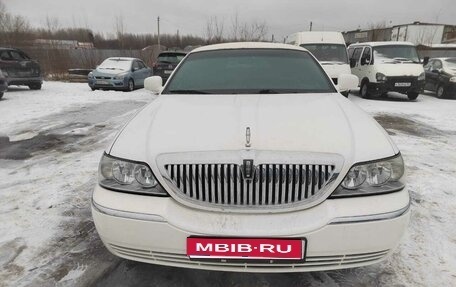 Lincoln Town Car III рестайлинг, 2003 год, 550 000 рублей, 1 фотография