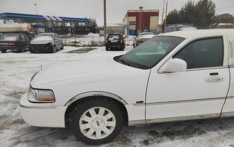 Lincoln Town Car III рестайлинг, 2003 год, 550 000 рублей, 3 фотография