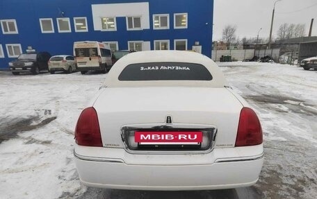 Lincoln Town Car III рестайлинг, 2003 год, 550 000 рублей, 2 фотография