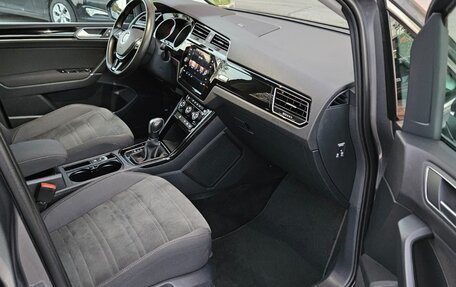 Volkswagen Touran III, 2019 год, 2 050 000 рублей, 10 фотография