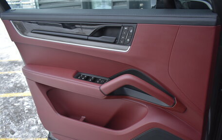 Porsche Cayenne III, 2025 год, 18 999 000 рублей, 28 фотография