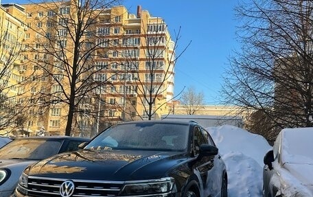 Volkswagen Tiguan II, 2018 год, 3 500 000 рублей, 2 фотография