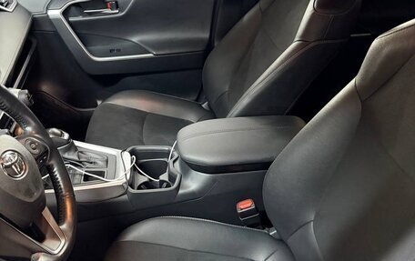 Toyota RAV4, 2022 год, 3 700 000 рублей, 8 фотография