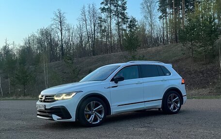 Volkswagen Tiguan II, 2021 год, 4 700 000 рублей, 2 фотография