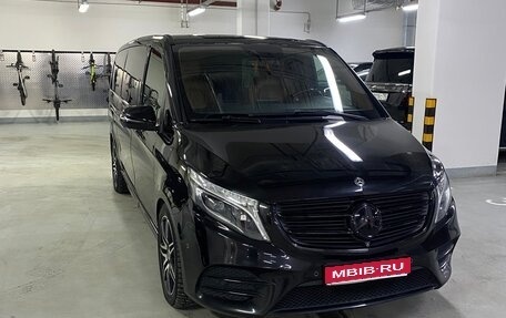 Mercedes-Benz V-Класс, 2018 год, 25 000 000 рублей, 1 фотография