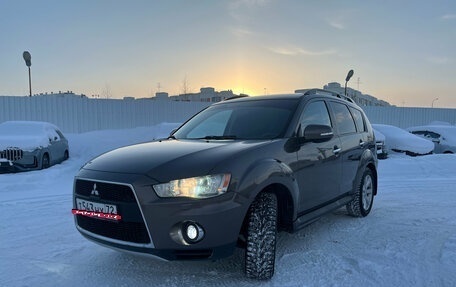 Mitsubishi Outlander III рестайлинг 3, 2011 год, 1 250 000 рублей, 2 фотография