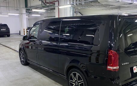 Mercedes-Benz V-Класс, 2018 год, 25 000 000 рублей, 5 фотография