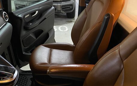 Mercedes-Benz V-Класс, 2018 год, 25 000 000 рублей, 15 фотография