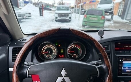 Mitsubishi Pajero IV, 2014 год, 2 215 000 рублей, 18 фотография