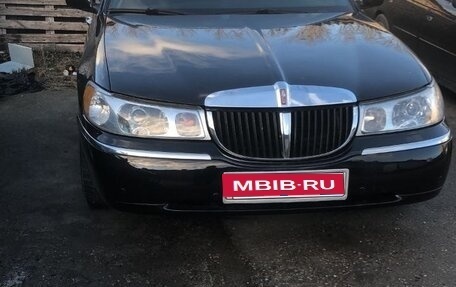 Lincoln Town Car III рестайлинг, 2000 год, 1 100 000 рублей, 1 фотография
