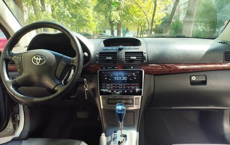 Toyota Avensis III рестайлинг, 2004 год, 730 000 рублей, 19 фотография