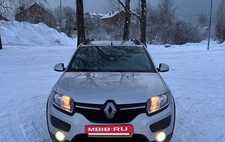 Renault Sandero II рестайлинг, 2015 год, 880 000 рублей, 2 фотография