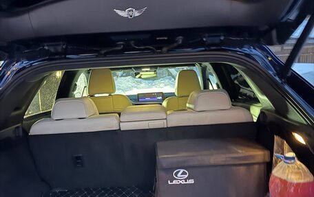 Lexus RX IV рестайлинг, 2017 год, 4 300 000 рублей, 7 фотография