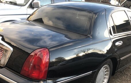 Lincoln Town Car III рестайлинг, 2000 год, 1 100 000 рублей, 3 фотография