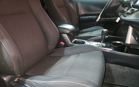 Toyota RAV4, 2017 год, 2 450 000 рублей, 12 фотография