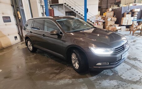 Volkswagen Passat B8 рестайлинг, 2018 год, 1 600 000 рублей, 15 фотография