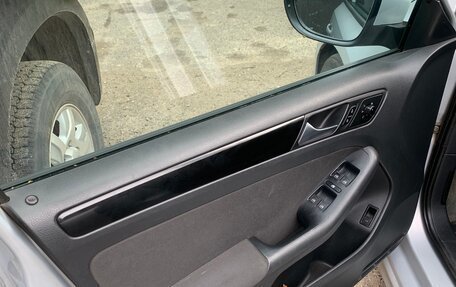 Volkswagen Jetta VI, 2011 год, 850 000 рублей, 12 фотография