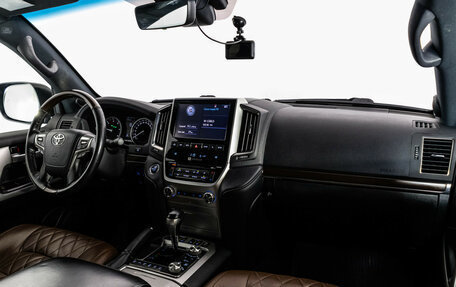 Toyota Land Cruiser 200, 2018 год, 6 199 000 рублей, 9 фотография