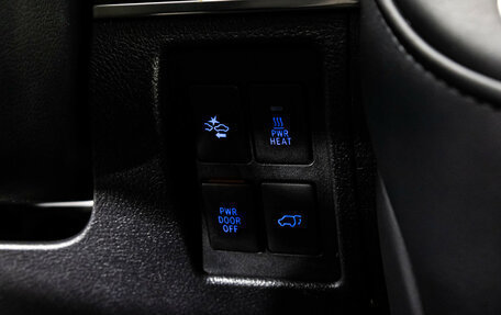 Toyota Land Cruiser 200, 2018 год, 6 199 000 рублей, 21 фотография