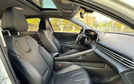 Hyundai Elantra, 2022 год, 1 370 000 рублей, 7 фотография