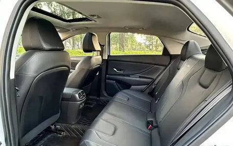 Hyundai Elantra, 2022 год, 1 370 000 рублей, 9 фотография