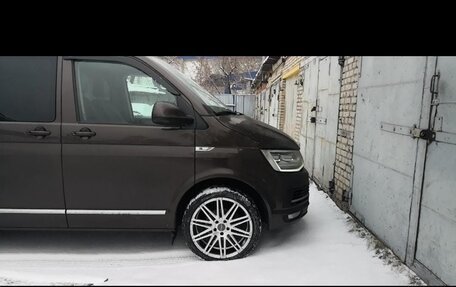 Volkswagen Caravelle T6 рестайлинг, 2018 год, 4 100 000 рублей, 1 фотография