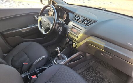 KIA Rio III рестайлинг, 2016 год, 1 000 000 рублей, 21 фотография