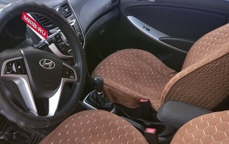 Hyundai Solaris II рестайлинг, 2013 год, 800 000 рублей, 5 фотография