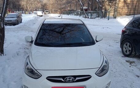 Hyundai Solaris II рестайлинг, 2013 год, 800 000 рублей, 8 фотография