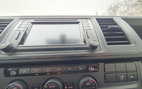 Volkswagen Caravelle T6 рестайлинг, 2018 год, 4 100 000 рублей, 9 фотография